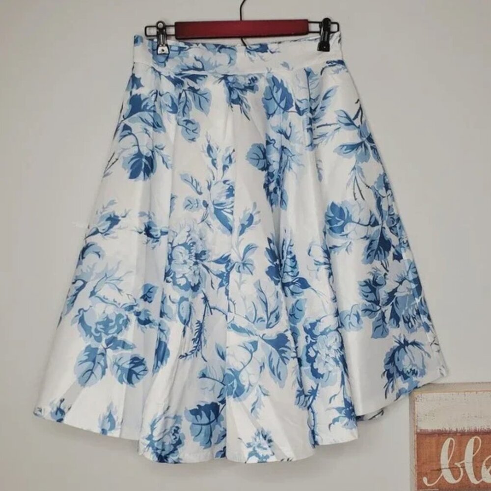 NWT ChicWish Floral Blue White Skirt Full A Line Size M